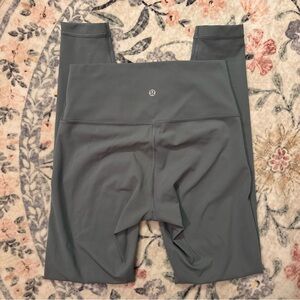 lululemon athletica Wunder Under leggings - size 6, 28”